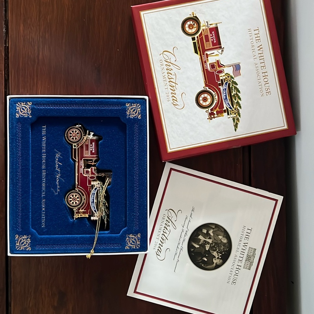 2016 White House Christmas ornament. Like new in original box with insert.